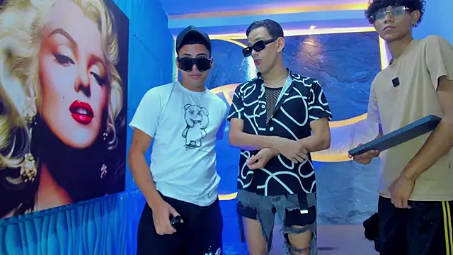 Snapshot of The_Boy_King chatting on October 24, 2025, 12:37 pm The Boy King online show from October 24, 2025, 12:37 pm