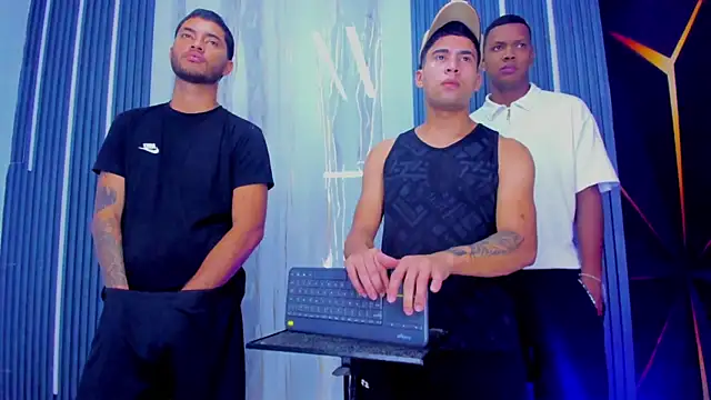 Snapshot of The_Boy_King chatting on December 4, 2025, 3:11 pm The Boy King online show from December 4, 2025, 3:11 pm