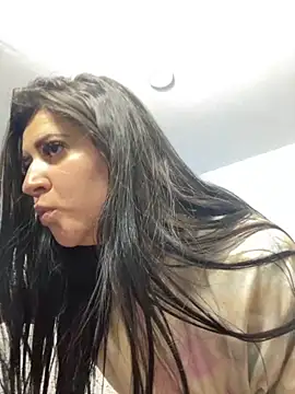 Snapshot of saraaa__ chatting on October 12, 2025, 12:23 am saraaa   online show from October 12, 2025, 12:23 am
