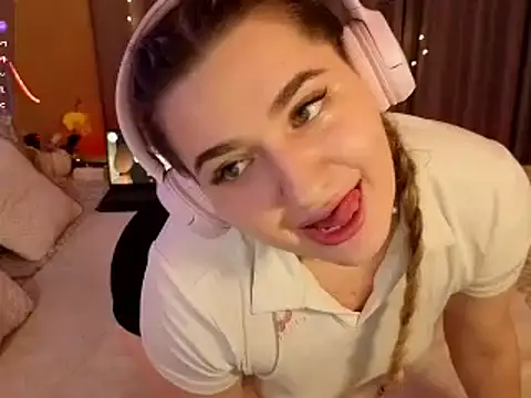 Snapshot of cutieblush chatting on November 28, 2025, 7:58 pm cutieblush online show from November 28, 2025, 7:58 pm