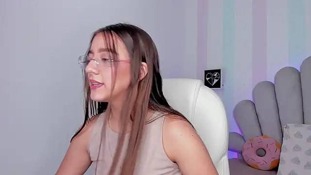 Snapshot of scarlett_rose_1 chatting on October 11, 2025, 1:45 pm scarlett rose 1 online show from October 11, 2025, 1:45 pm
