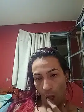 Gisselly  online show from October 12, 2025, 5:42 am