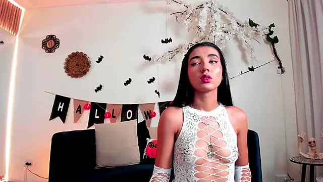 cloe taylor   online show from October 23, 2025, 3:38 am