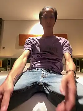 HenryLee1983-cums online show from October 8, 2025, 1:45 pm