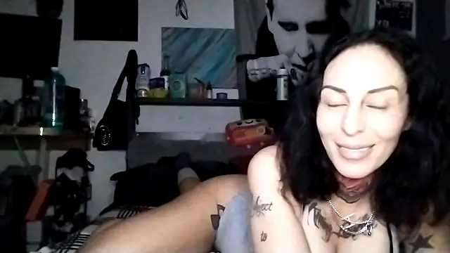 Snapshot of inkdhollow1 chatting on October 9, 2025, 2:56 am inkdhollow1 online show from October 9, 2025, 2:56 am