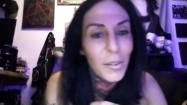 Snapshot of inkdhollow1 chatting on October 2, 2025, 4:27 am inkdhollow1 online show from October 2, 2025, 4:27 am