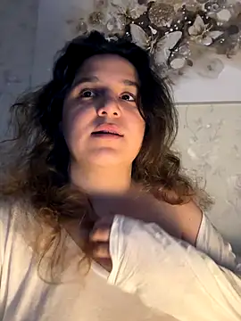 Snapshot of Luisaa_rosee chatting on October 10, 2025, 3:46 pm Luisaa rosee online show from October 10, 2025, 3:46 pm