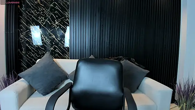 VenusCooper online show from November 10, 2025, 6:57 pm