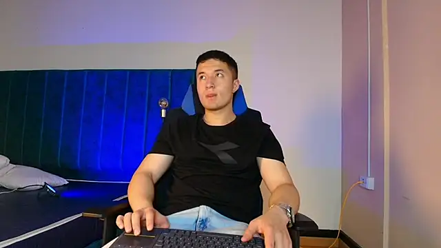 Snapshot of EthanConnor_ chatting on October 16, 2025, 12:24 pm EthanConnor online show from October 16, 2025, 12:24 pm