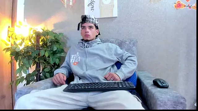 Snapshot of Axelwiliams chatting on October 8, 2025, 6:19 pm Axelwiliams online show from October 8, 2025, 6:19 pm