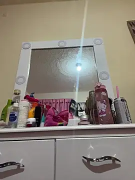 Snapshot of Miichii chatting on November 18, 2025, 11:59 pm Miichii online show from November 18, 2025, 11:59 pm