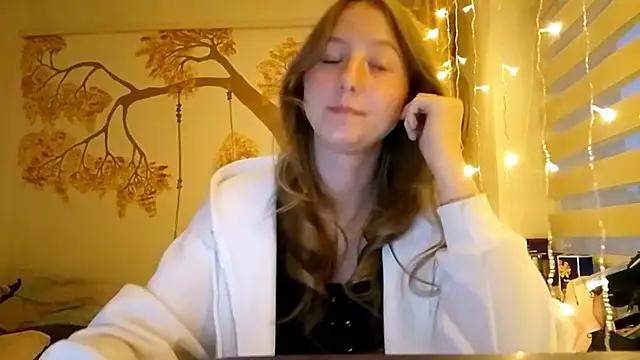 Snapshot of CarynFlaryn chatting on October 9, 2025, 4:13 am CarynFlaryn online show from October 9, 2025, 4:13 am