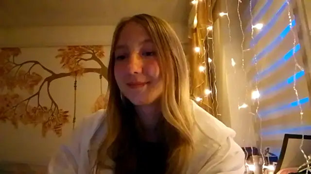 Snapshot of CarynFlaryn chatting on October 7, 2025, 4:13 am CarynFlaryn online show from October 7, 2025, 4:13 am