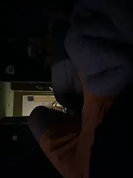 tompet2122 online show from April 19, 2026, 6:32 pm