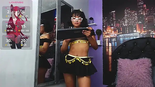 Snapshot of IrisCole chatting on October 13, 2025, 11:23 am IrisCole online show from October 13, 2025, 11:23 am