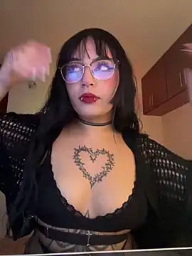 Snapshot of Hinatamoon_ chatting on November 15, 2025, 6:06 am Hinatamoon online show from November 15, 2025, 6:06 am