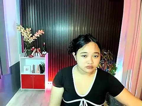 Snapshot of UrFavouriteCravings chatting on November 3, 2025, 12:16 am UrFavouriteCravings online show from November 3, 2025, 12:16 am