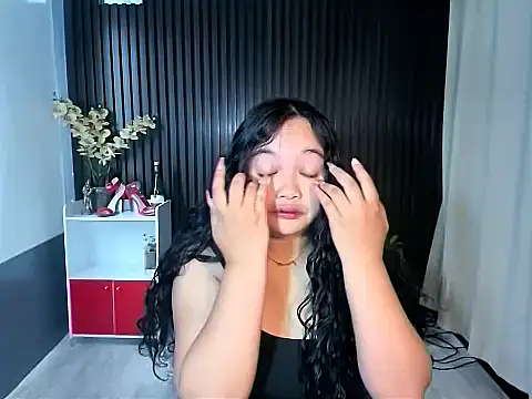 Snapshot of UrFavouriteCravings chatting on November 16, 2025, 1:21 am UrFavouriteCravings online show from November 16, 2025, 1:21 am