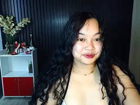 Snapshot of UrFavouriteCravings chatting on November 20, 2025, 12:44 am UrFavouriteCravings online show from November 20, 2025, 12:44 am