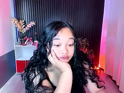 Snapshot of UrFavouriteCravings chatting on November 15, 2025, 12:47 am UrFavouriteCravings online show from November 15, 2025, 12:47 am