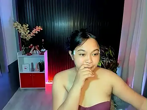 Snapshot of UrFavouriteCravings chatting on November 2, 2025, 4:28 am UrFavouriteCravings online show from November 2, 2025, 4:28 am