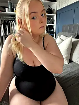 lusciouslylou online show from October 28, 2025, 10:25 am