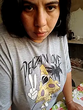 Benditofetiche online show from November 9, 2025, 2:32 pm