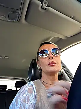 Snapshot of KirraWhite chatting on October 31, 2025, 10:23 am KirraWhite online show from October 31, 2025, 10:23 am