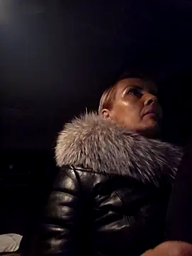 KirraWhite online show from December 17, 2025, 4:17 am