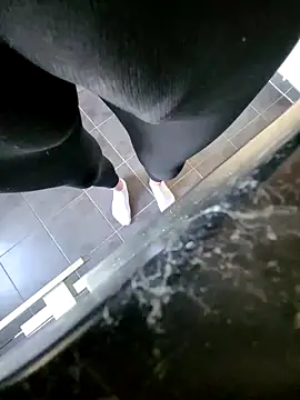 Snapshot of rezzzze chatting on November 3, 2025, 12:42 pm rezzzze online show from November 3, 2025, 12:42 pm