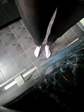 Snapshot of rezzzze chatting on November 1, 2025, 2:11 pm rezzzze online show from November 1, 2025, 2:11 pm