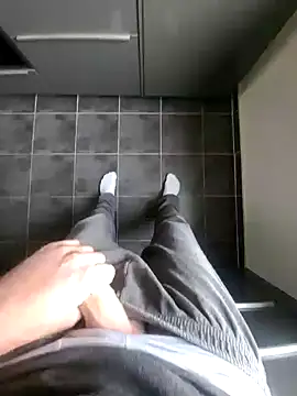 Snapshot of rezzzze chatting on November 13, 2025, 11:36 am rezzzze online show from November 13, 2025, 11:36 am