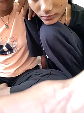 Snapshot of Unique_girls90 chatting on December 20, 2025, 5:43 am Unique girls90 online show from December 20, 2025, 5:43 am