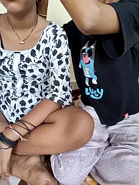 Snapshot of Unique_girls90 chatting on October 24, 2025, 1:59 am Unique girls90 online show from October 24, 2025, 1:59 am