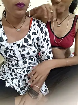 Snapshot of Unique_girls90 chatting on October 23, 2025, 1:32 pm Unique girls90 online show from October 23, 2025, 1:32 pm