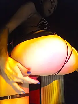 YuriXo online show from December 16, 2025, 8:13 pm