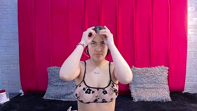 ChloeMorelli online show from December 4, 2025, 12:15 pm