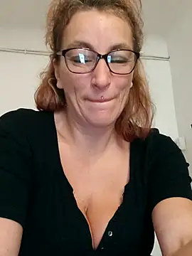 Fifi83Bell online show from November 16, 2025, 12:54 pm