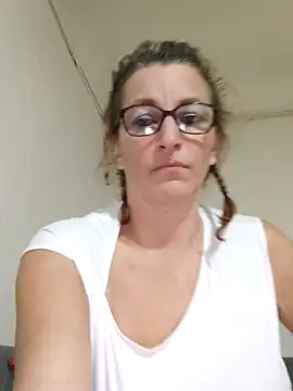 Fifi83Bell online show from November 13, 2025, 10:35 pm