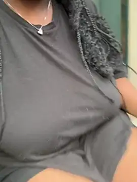 Snapshot of nanaisbackk chatting on February 27, 2026, 12:05 pm nanaisbackk online show from February 27, 2026, 12:05 pm