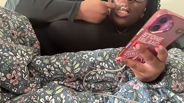 Snapshot of nanaisbackk chatting on February 23, 2026, 12:17 pm nanaisbackk online show from February 23, 2026, 12:17 pm