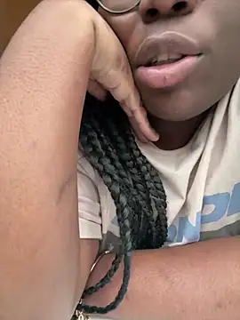 Snapshot of nanaisbackk chatting on November 23, 2025, 1:32 pm nanaisbackk online show from November 23, 2025, 1:32 pm