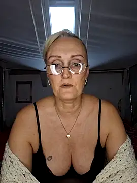 Jenny Blum online show from November 19, 2025, 11:54 am