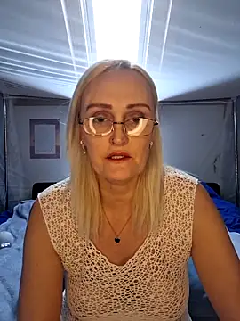 Jenny Blum online show from December 17, 2025, 11:04 am