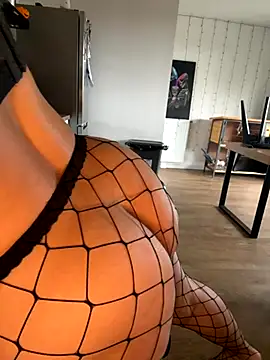 LaPetiteKim online show from November 12, 2025, 12:42 pm