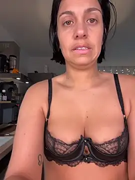 LaPetiteKim online show from December 4, 2025, 8:57 am