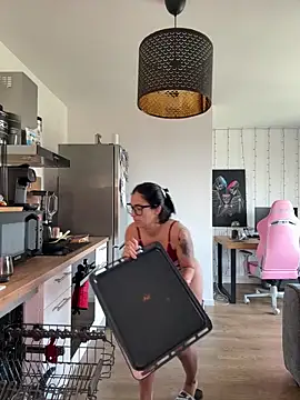 LaPetiteKim online show from March 10, 2026, 1:04 pm