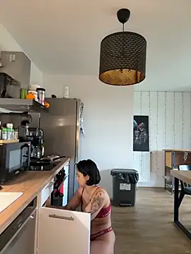 LaPetiteKim online show from November 7, 2025, 8:41 am