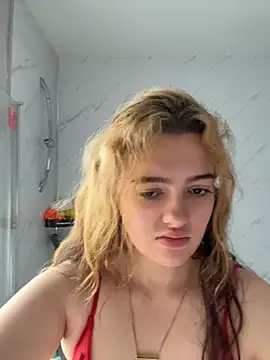 Victoria6989 online show from May 19, 2026, 9:16 am