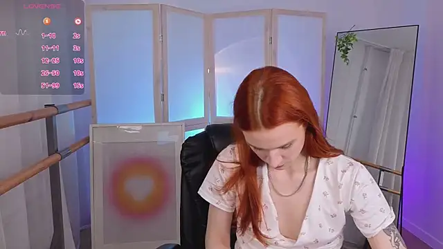 Snapshot of PollyMayer chatting on July 11, 2026, 8:53 pm PollyMayer online show from July 11, 2026, 8:53 pm